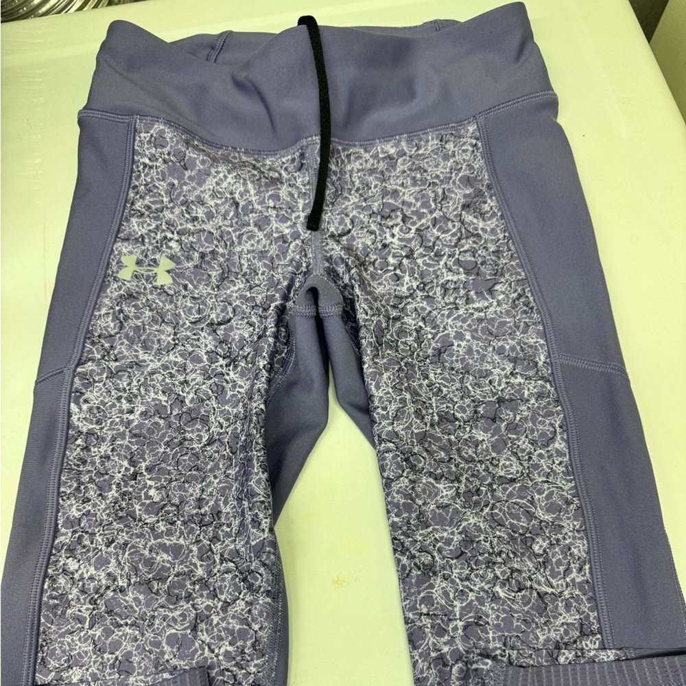 UNDER ARMOUR HEAR GEAR COMPRESSION PRINTED CAPRI LEGGINGS